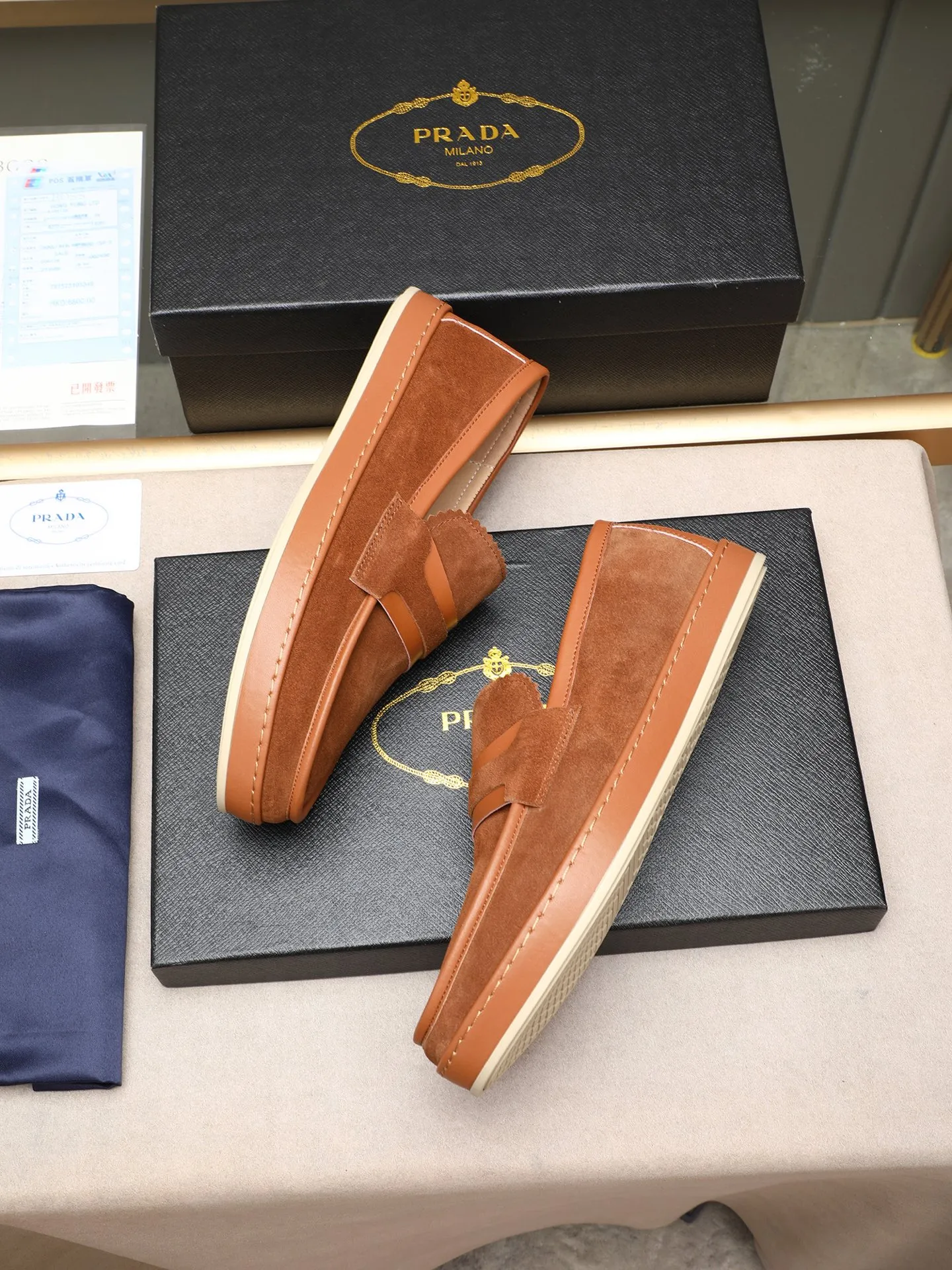 Men's men's shoes 💰P420 🆕🔥New update🔥👟PRADA (Prada) new products are released, imported soft cowhide, fashionable to allow air to penetrate the entire shoe, and the awesome shoes [strong] bring an extremely comfortable and breathable feeling! Beautiful inside and out! Exquisite workmanship, top-grade cowhide material, 😌Number: 38~44 (45 customized) 4 colors of black, blue, gray to choose from.